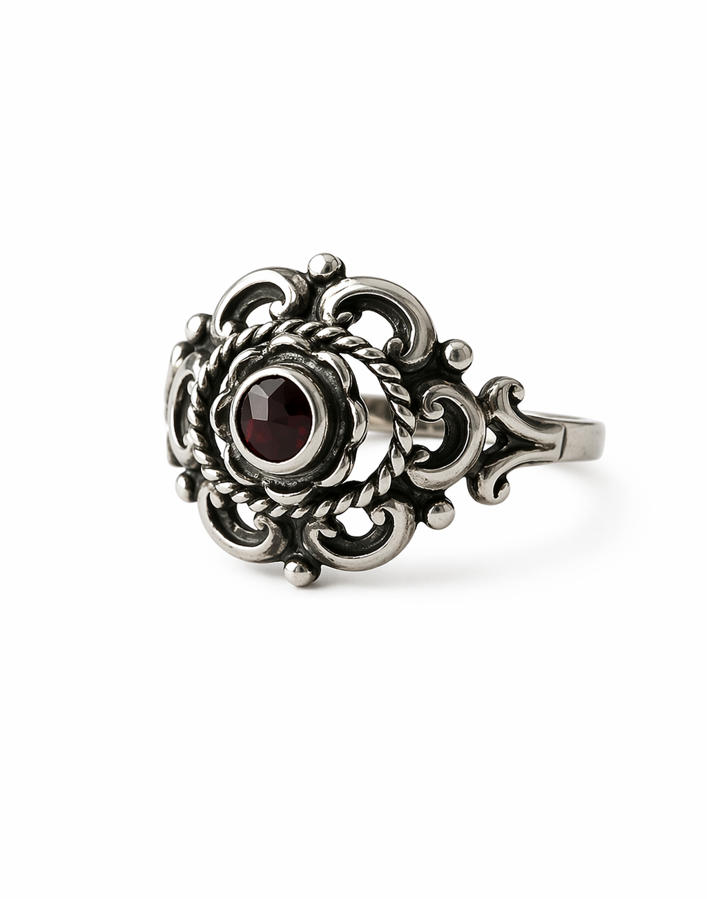 Vintage 835 Silver Garnet Ring. UK size: O