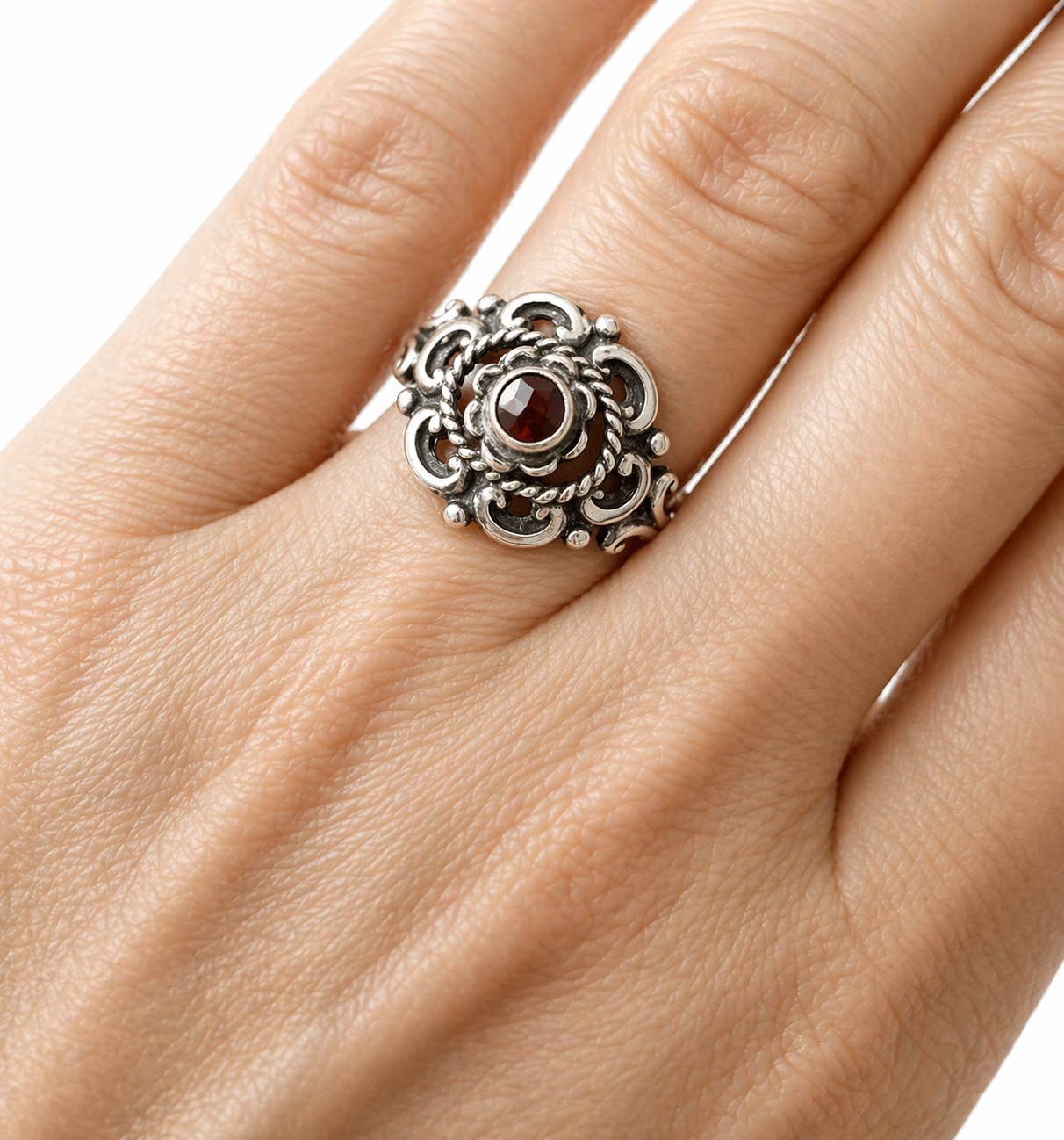 Vintage 835 Silver Garnet Ring. UK size: O