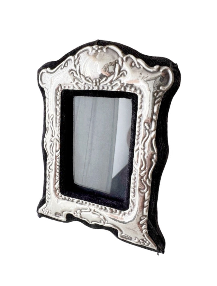 Keyford Sterling Photo Frame, London 1989, Small Embossed Design