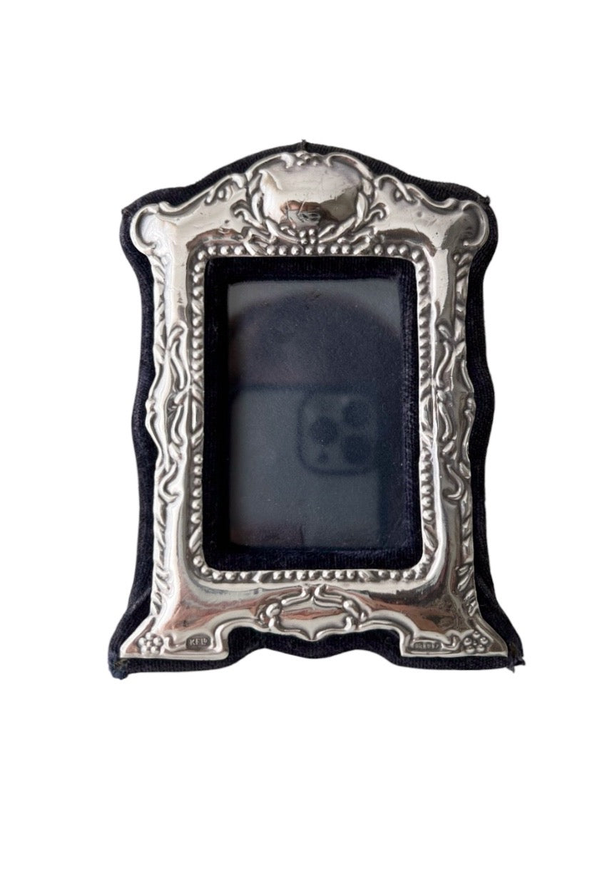 Keyford Sterling Photo Frame, London 1989, Small Embossed Design