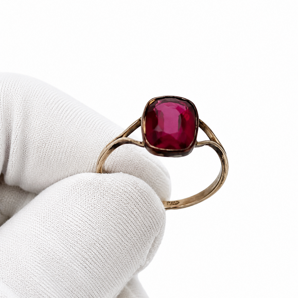 Antique Rolled Gold Ring with Red Stone. UK size: P 1/2
