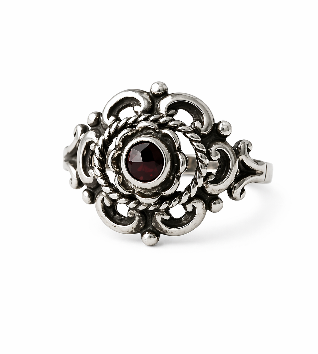 Vintage 835 Silver Garnet Ring. UK size: O