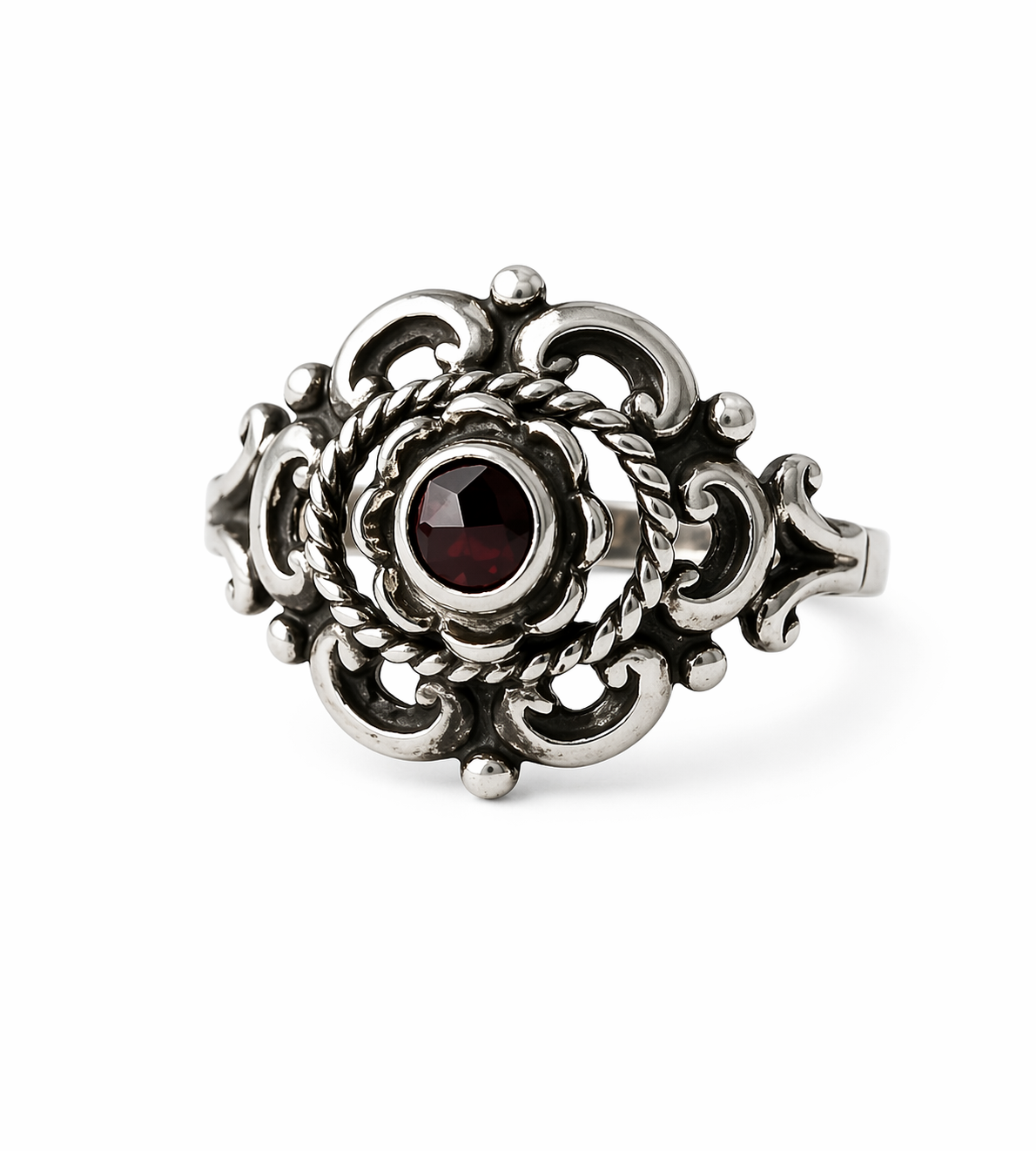 Vintage 835 Silver Garnet Ring. UK size: O