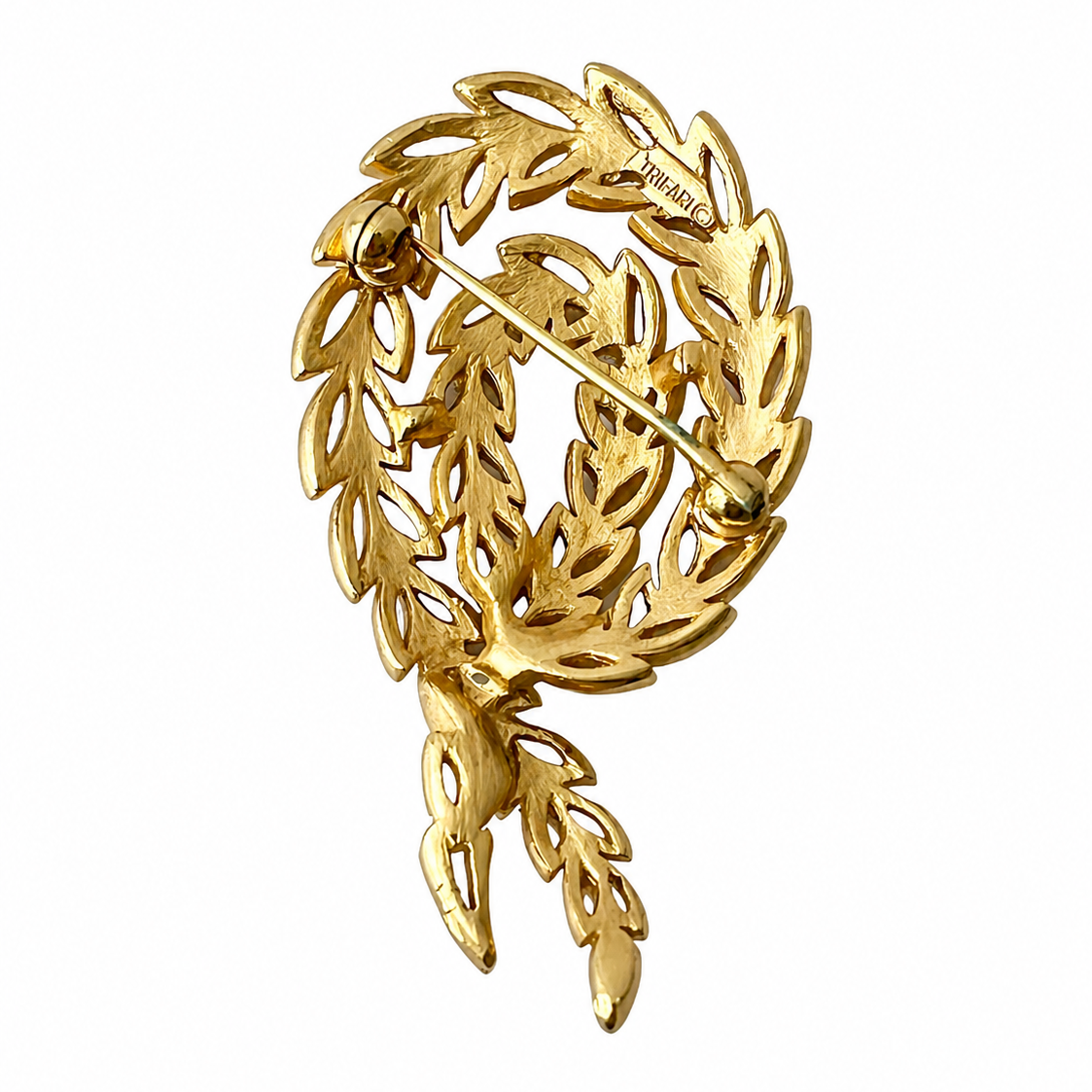 Vintage Trifari Gold Tone Leaf Wreath Brooch