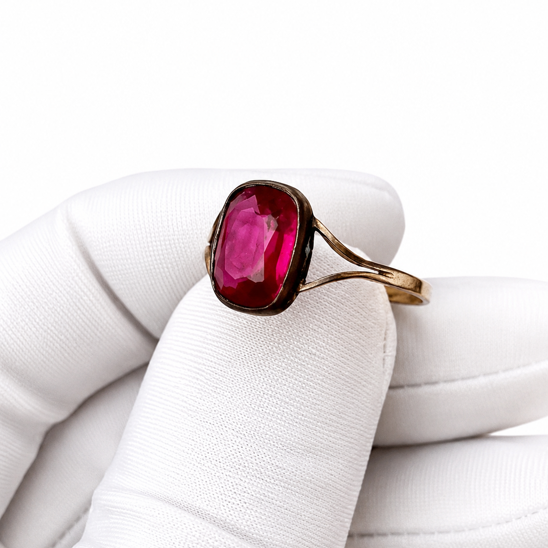 Antique Rolled Gold Ring with Red Stone. UK size: P 1/2