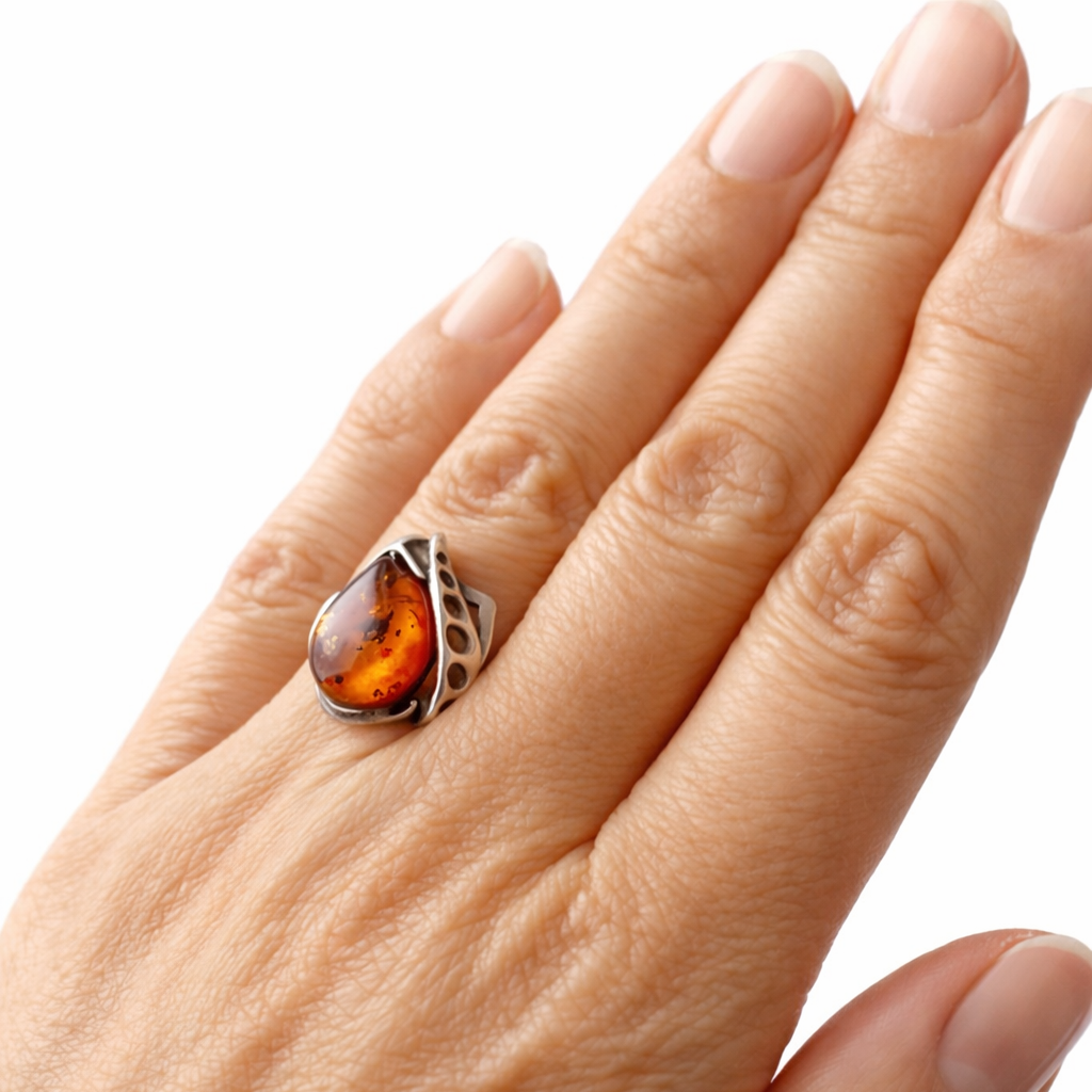 Vintage Silver Baltic Amber Ring. UK Size: O