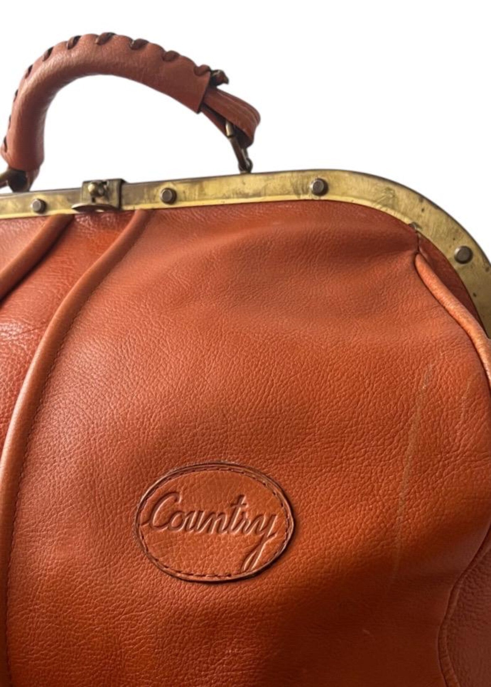 Vintage Leather Weekender Bag – Retro Gentleman’s Travel Duffle, Soft Tan Leather, Brass Hardware