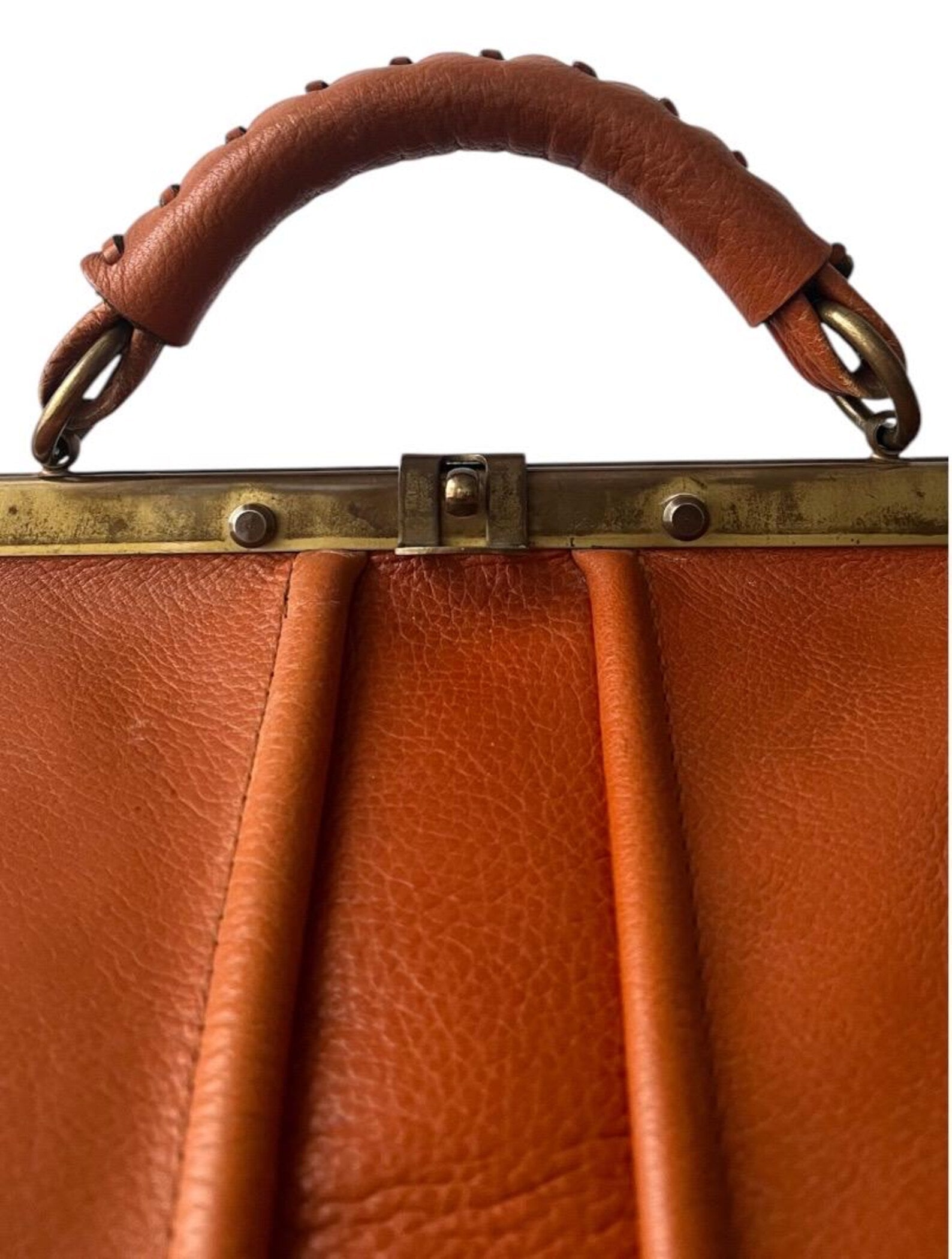 Vintage Leather Weekender Bag – Retro Gentleman’s Travel Duffle, Soft Tan Leather, Brass Hardware