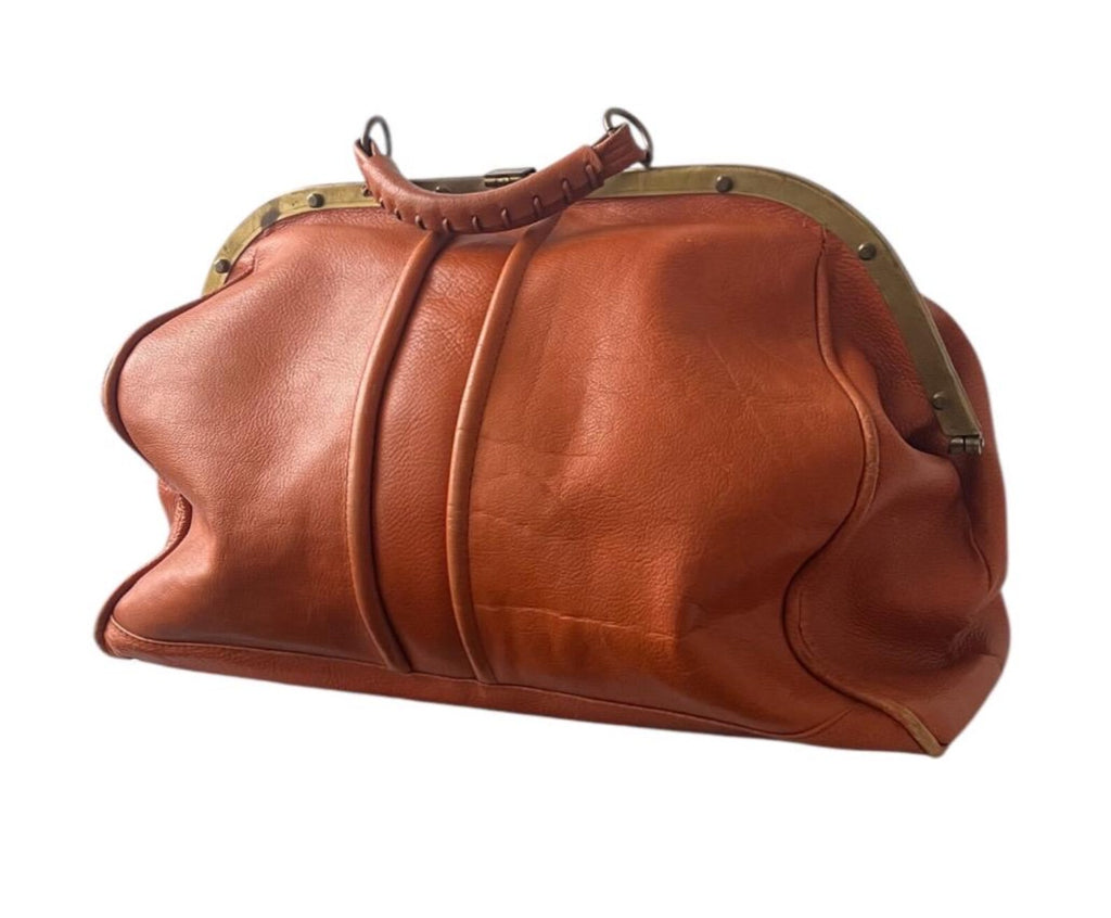 Vintage Leather Weekender Bag – Retro Gentleman’s Travel Duffle, Soft Tan Leather, Brass Hardware