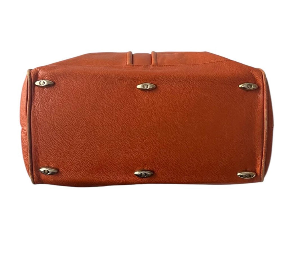 Vintage Leather Weekender Bag – Retro Gentleman’s Travel Duffle, Soft Tan Leather, Brass Hardware