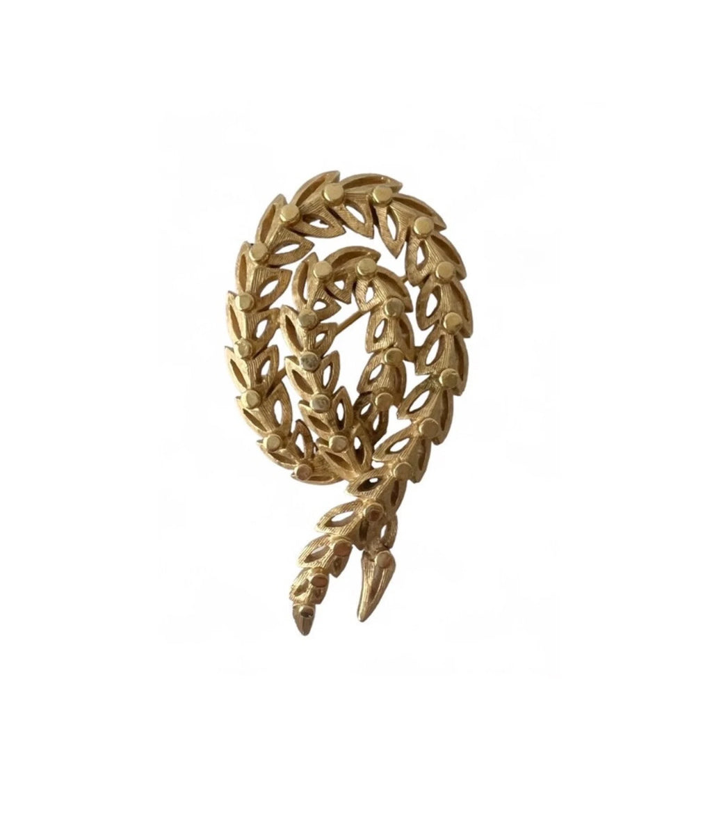 Vintage Trifari Gold Tone Leaf Wreath Brooch