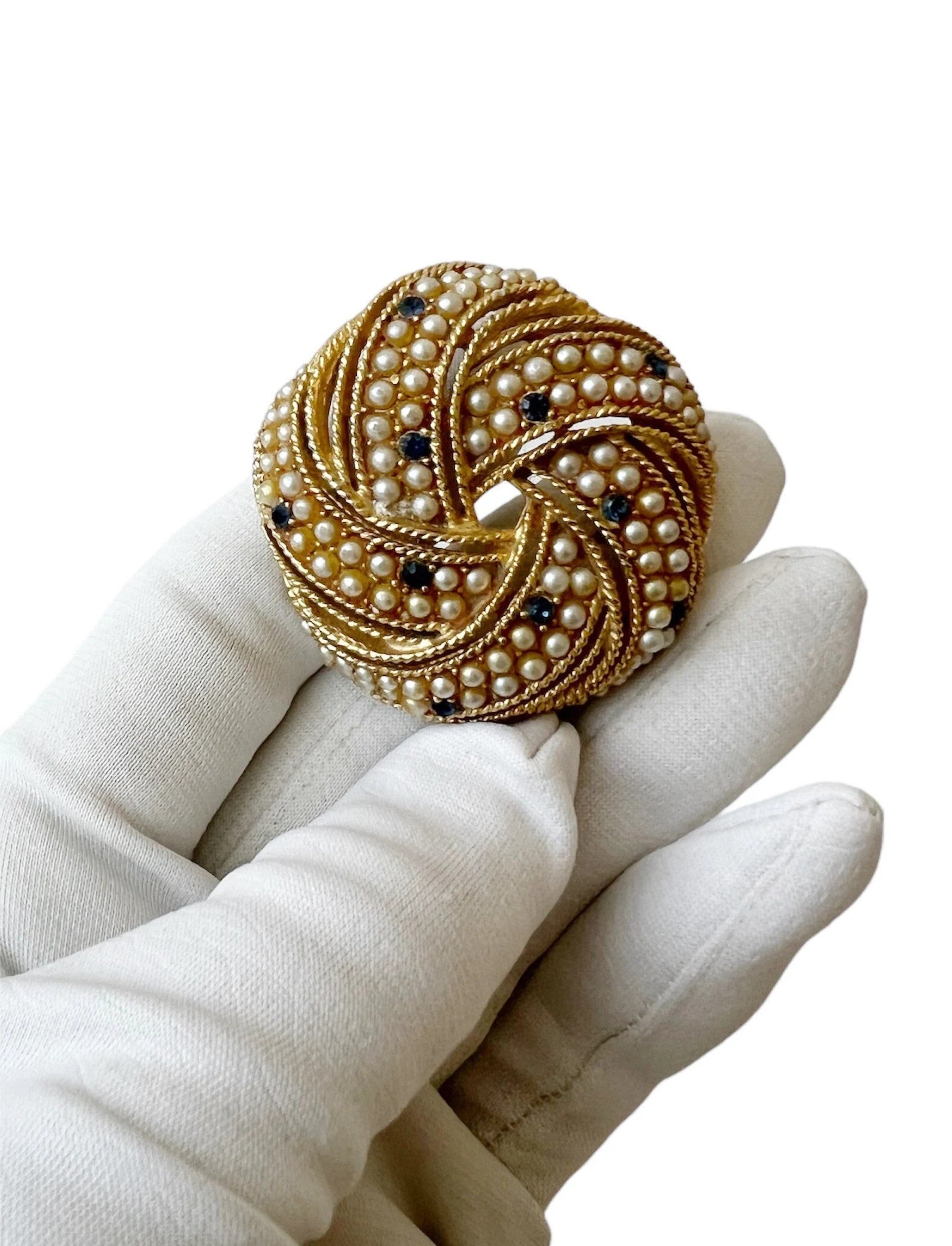 Vintage Love Knot Ribbon Brooch.