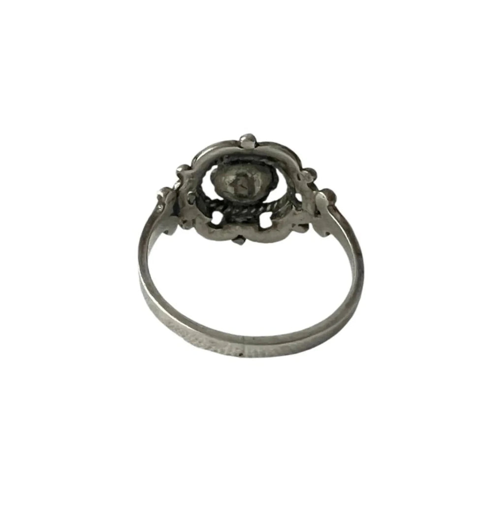 Vintage 835 Silver Garnet Ring. UK size: O