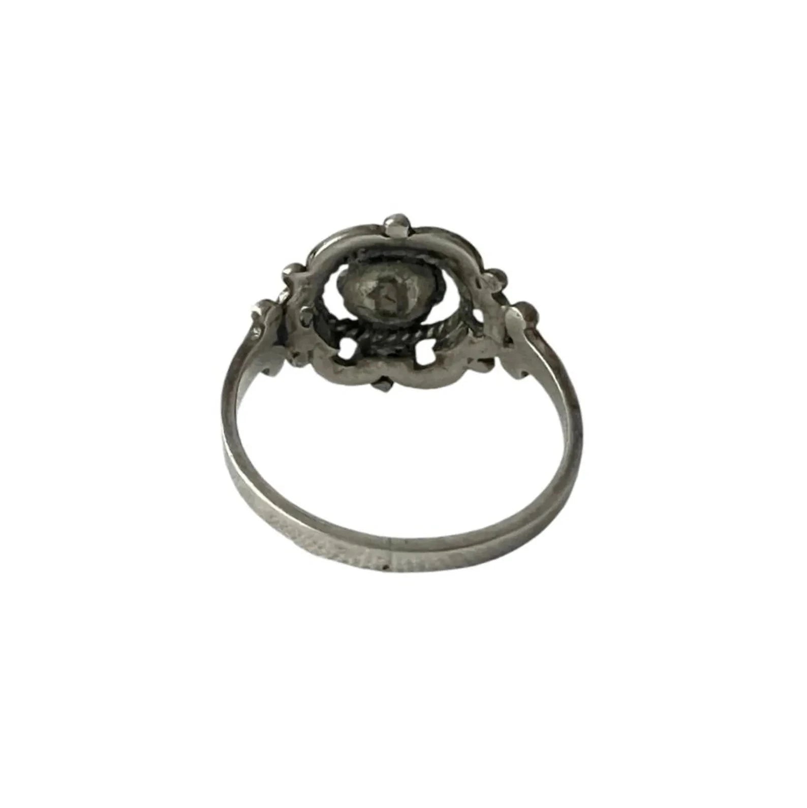 Vintage 835 Silver Garnet Ring. UK size: O