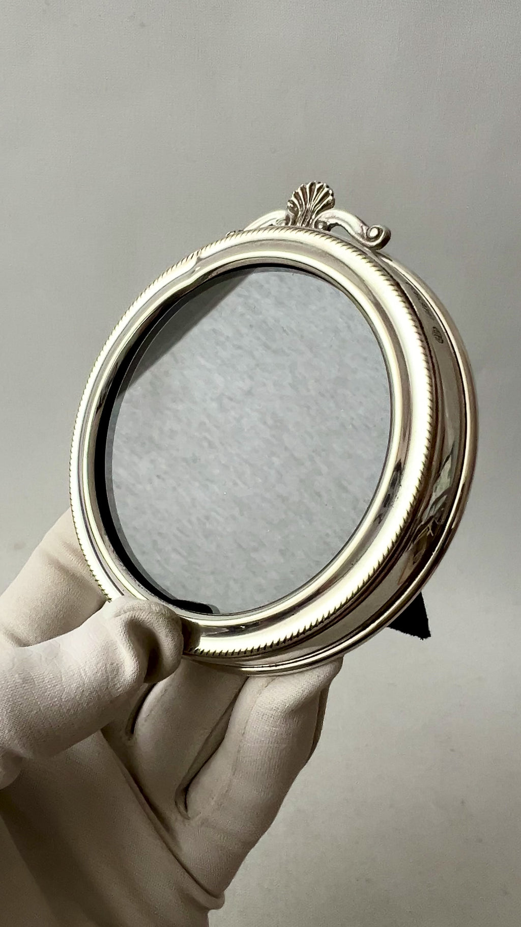 Sterling Silver Round Photo Frame Birmingham L.J.Millington Hallmarked